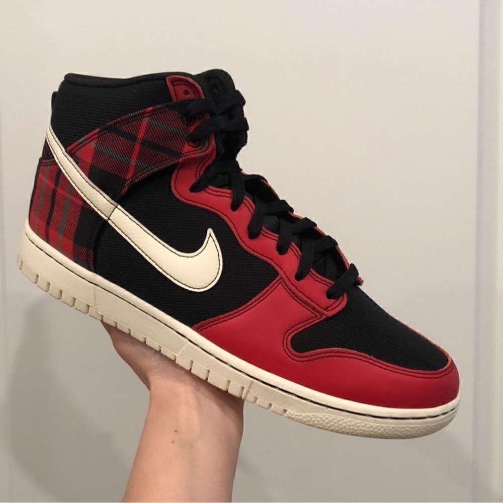 NIKE DUNK HI RETRO SE SNEAKERS